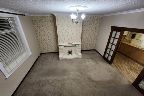 3 bedroom terraced house to rent, Huddersfield Road, Mirfield, WF14 9DQ