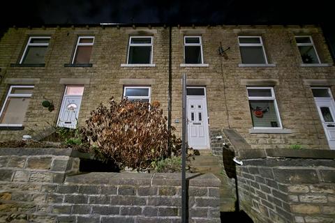 3 bedroom terraced house to rent, Huddersfield Road, Mirfield, WF14 9DQ