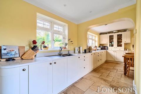 4 bedroom detached house for sale, Church Road, Ovington