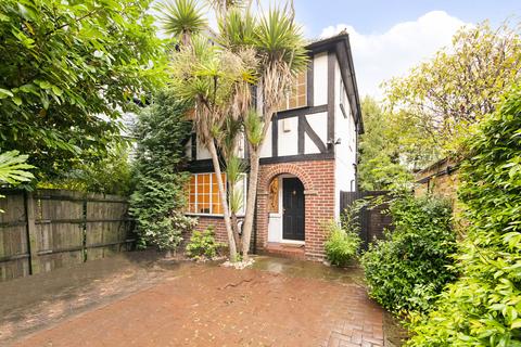 3 bedroom semi-detached house to rent, Upper Richmond Road, East Sheen, London