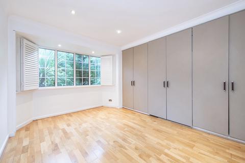 3 bedroom semi-detached house to rent, Upper Richmond Road, East Sheen, London