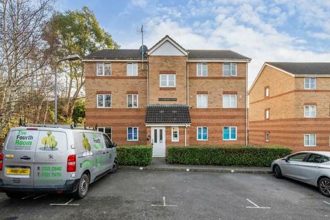 2 bedroom flat for sale, Princes Gate, High Wycombe, Buckinghamshire, HP13 7AX