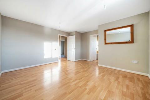 2 bedroom flat for sale, Princes Gate, High Wycombe, Buckinghamshire, HP13 7AX