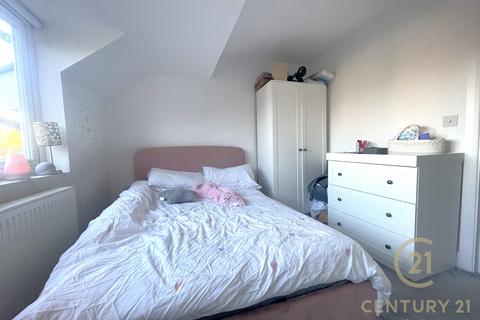 1 bedroom in a house share to rent, Manorgate Road, KINGSTON UPON THAMES KT2