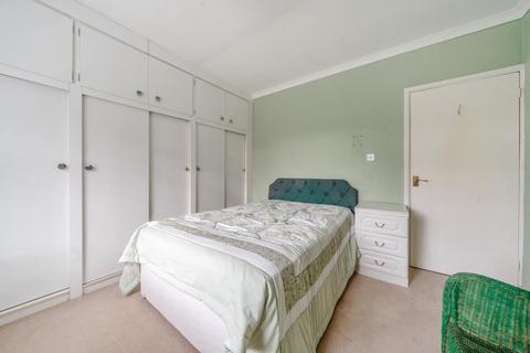 4 Cotswold Way, Carterton, OX18 1BE