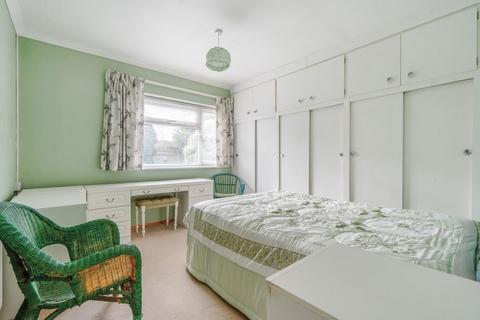 4 Cotswold Way, Carterton, OX18 1BE