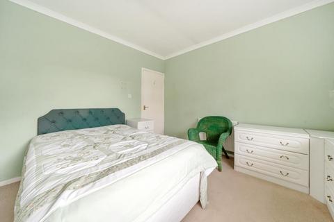 4 Cotswold Way, Carterton, OX18 1BE