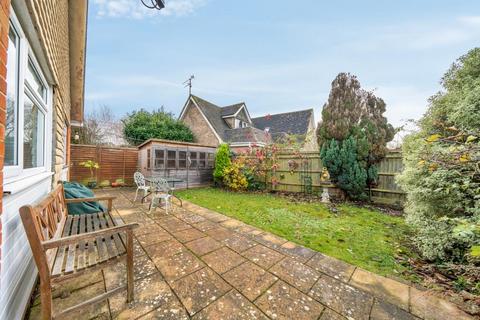 4 Cotswold Way, Carterton, OX18 1BE