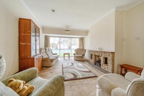 4 Cotswold Way, Carterton, OX18 1BE
