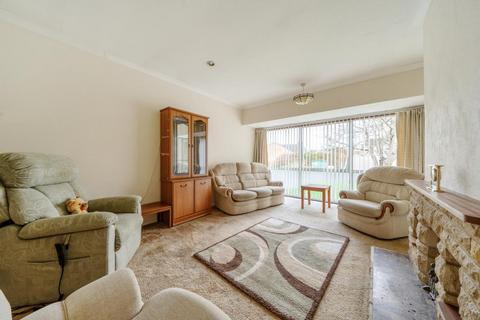 4 Cotswold Way, Carterton, OX18 1BE