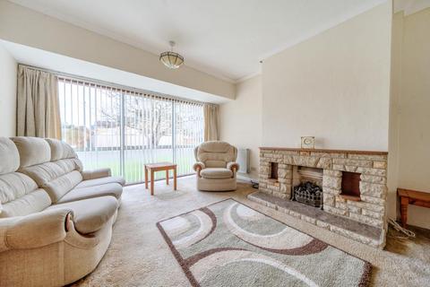4 Cotswold Way, Carterton, OX18 1BE