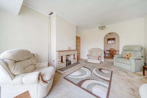 4 Cotswold Way, Carterton, OX18 1BE