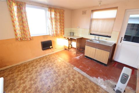 2 bedroom semi-detached bungalow for sale, St. Margarets Avenue, Rushden NN10