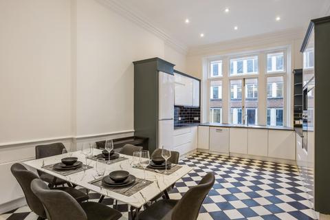 3 bedroom apartment to rent, Green Street, W1K