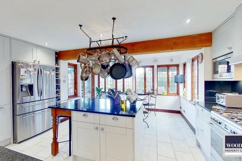 6 bedroom detached house for sale, Perrysfield Road, Cheshunt EN8