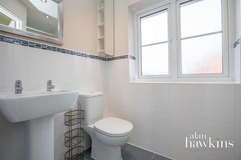 11 Buxton Way, Royal Wootton Bassett, Swindon, SN4 8JB