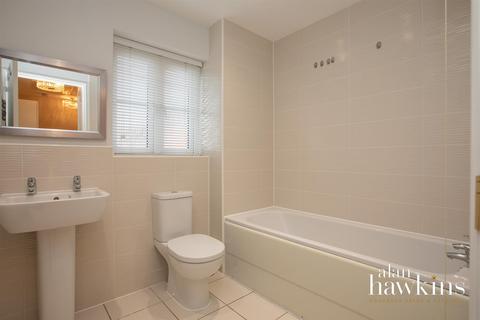 11 Buxton Way, Royal Wootton Bassett, Swindon, SN4 8JB