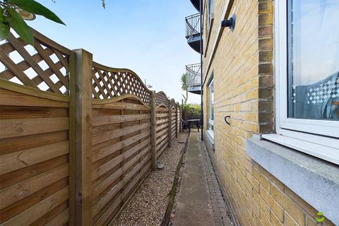 2 bedroom ground floor flat for sale, Wharfside Close, Erith, Kent, DA8