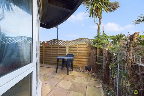 2 bedroom ground floor flat for sale, Wharfside Close, Erith, Kent, DA8