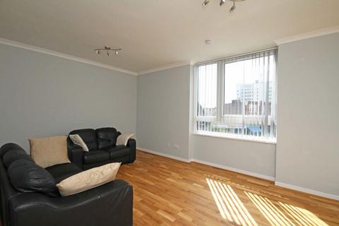 2 bedroom flat to rent, Greenlaw Court, London W5