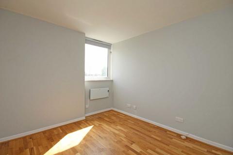 2 bedroom flat to rent, Greenlaw Court, London W5