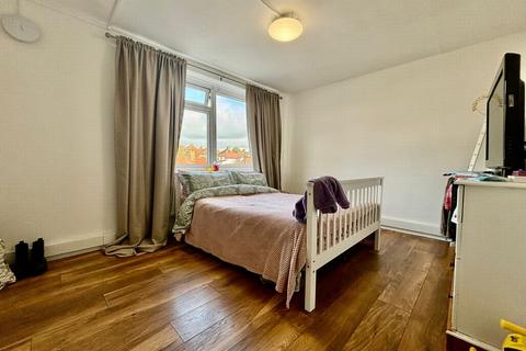 2 bedroom flat for sale, Okehampton Crescent, Welling, DA16