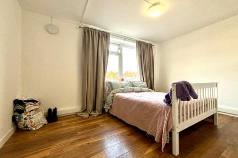 2 bedroom flat for sale, Okehampton Crescent, Welling, DA16