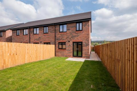 3 bedroom semi-detached house to rent, Stokers Drive, Horwich