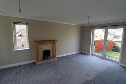 4 bedroom detached house to rent, College Way, Truro