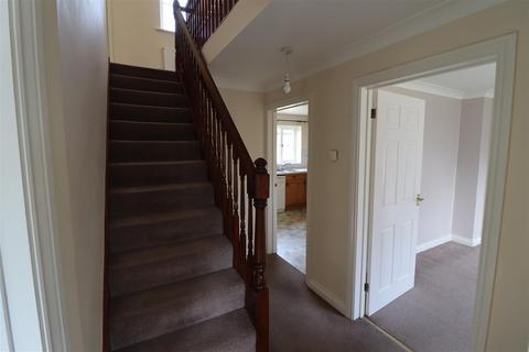 4 bedroom detached house to rent, College Way, Truro