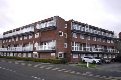 2 bedroom flat to rent, Marine Parade, Harwich