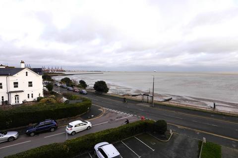 2 bedroom flat to rent, Marine Parade, Harwich