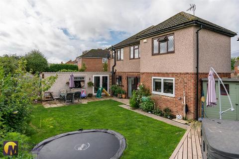 4 bedroom detached house for sale, Wicklands Road, Hunsdon