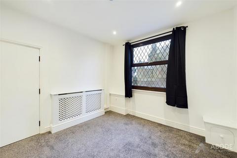 3 bedroom townhouse to rent, Chapel Street, Stoke-On-Trent ST10