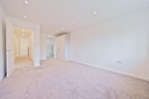 3 bedroom house to rent, New Mill Road, Wokingham RG40