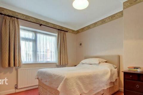 3 bedroom terraced house to rent, Oakwood Crescent, GREENFORD