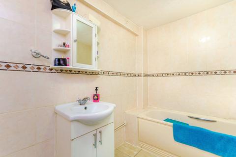 2 bedroom flat for sale, Eastleigh Road, Walthamstow, London, E17