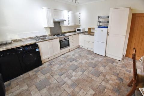 3 bedroom townhouse to rent, Thorncliffe Street, Huddersfield HD3