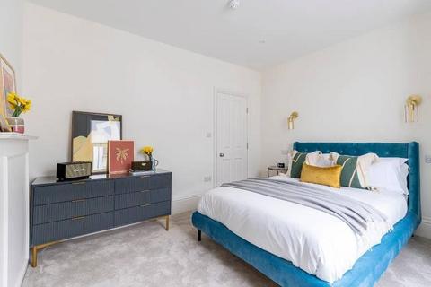 2 bedroom flat to rent, Camden Hill Road, SE19