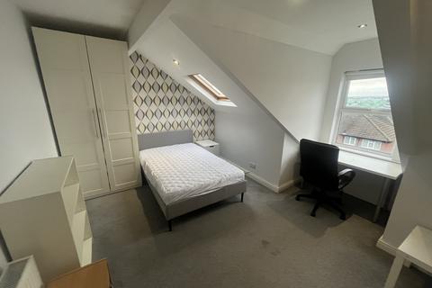 3 bedroom terraced house to rent, Ash Road,  Leeds, LS6