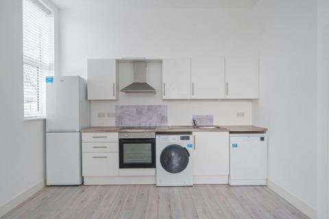 2 bedroom flat for sale, Aylesbury,  Buckinghamshire,  HP19