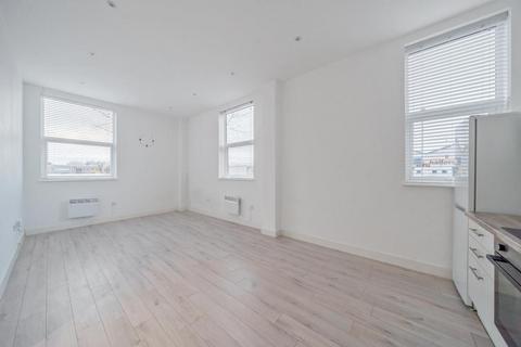 2 bedroom flat for sale, Aylesbury,  Buckinghamshire,  HP19