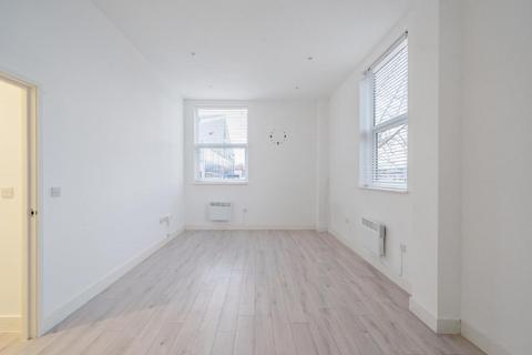 2 bedroom flat for sale, Aylesbury,  Buckinghamshire,  HP19