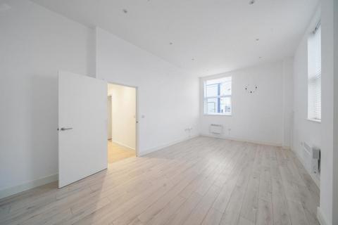 2 bedroom flat for sale, Aylesbury,  Buckinghamshire,  HP19