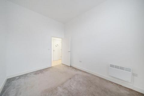 2 bedroom flat for sale, Aylesbury,  Buckinghamshire,  HP19