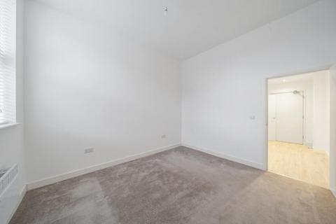 2 bedroom flat for sale, Aylesbury,  Buckinghamshire,  HP19