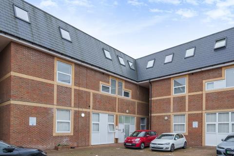 2 bedroom flat for sale, Aylesbury,  Buckinghamshire,  HP19