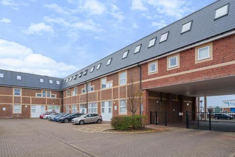 2 bedroom flat for sale, Aylesbury,  Buckinghamshire,  HP19