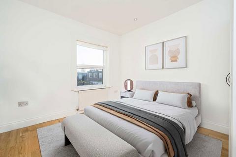 2 bedroom flat for sale, Stile Hall Parade, London W4