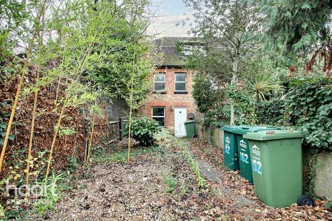 3 bedroom end of terrace house for sale, Charlton Road, Shepperton